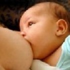 Erõsíti a kisbabák tüdejét a szoptatás
